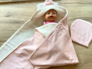 badwikkeldoek ecru- zalmstrikjes