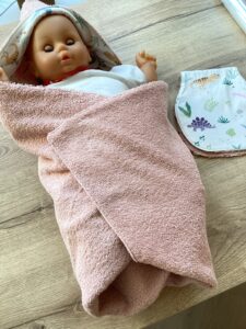 bad-wikkeldoek oudroze- dino's