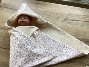 bad-wikkeldoek ecru- bloempje