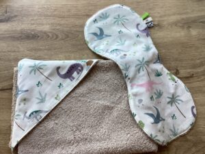 badwikkeldoek taupe- dino's